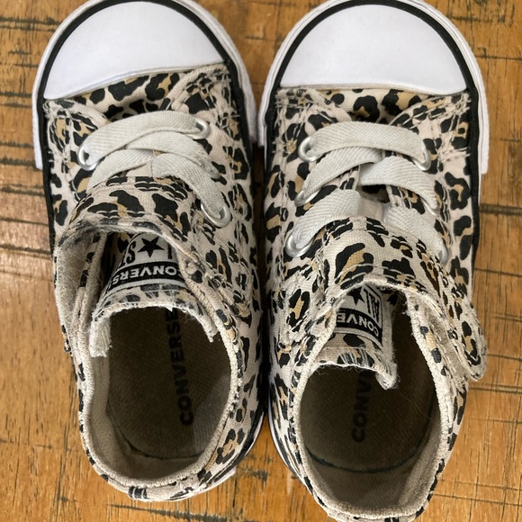 Cheetah Converse Size 6 - Picture 3 of 4